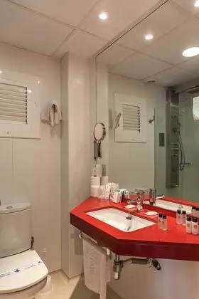 Tek Büyük veya İki Ayrı Yataklı Oda, Balkon, Deniz Manzaralı