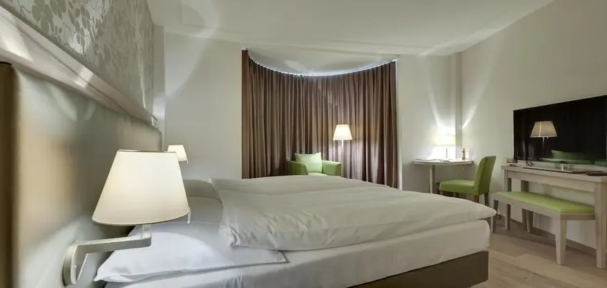 Superior Tek Büyük Yataklı Oda (1 King bed)