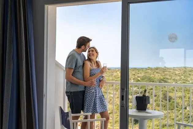 Tek Büyük veya İki Ayrı Yataklı Oda, Deniz Manzaralı