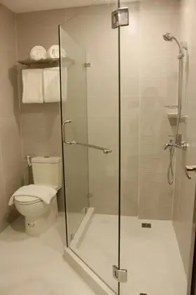 Dört Kişilik Oda, Deniz Manzaralı