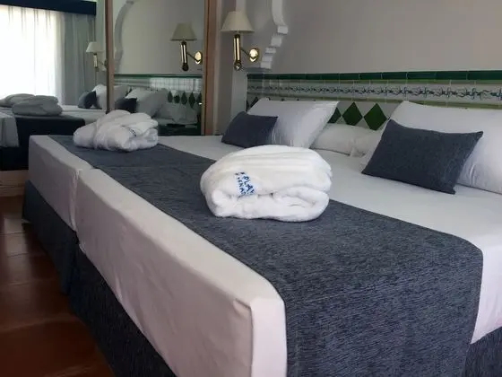 Büyük Yataklı Tek Kişilik Oda