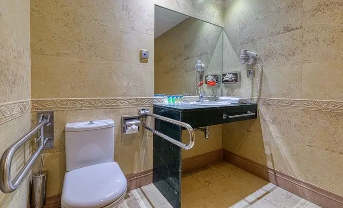 Tek Büyük Yataklı Oda, Bağlantılı Odalar