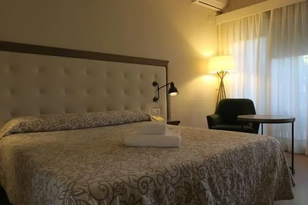 Büyük Yataklı Tek Kişilik Oda