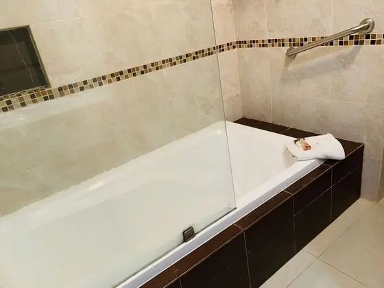 Tek Büyük Yataklı Oda, 2 Çift Kişilik Yatak
