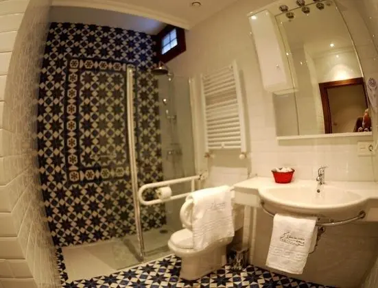 Standard Tek Büyük veya İki Ayrı Yataklı Oda, Balkon