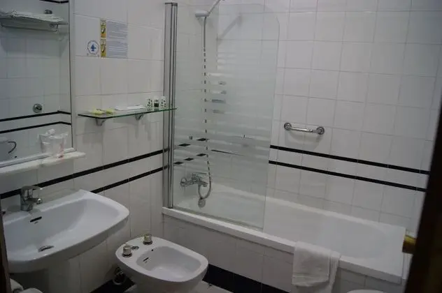 Tek Büyük veya İki Ayrı Yataklı Oda, Banyolu/Duşlu, Deniz Manzaralı