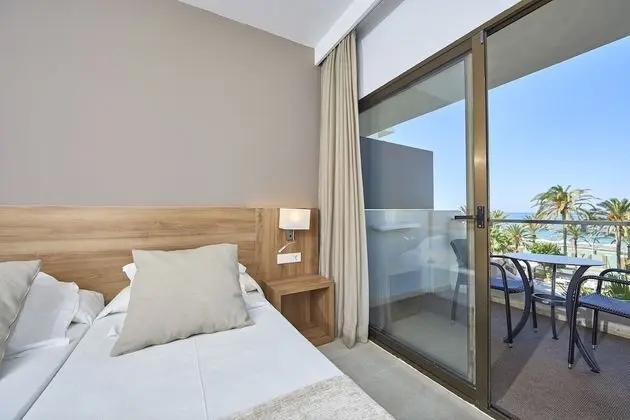Tek Büyük Yataklı Oda, Balkon, Kısmi Deniz Manzarası