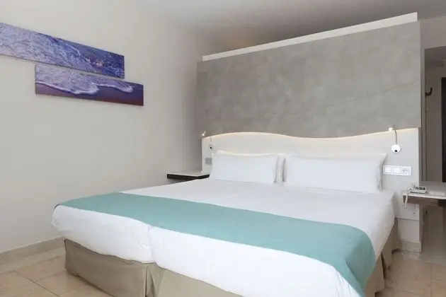 Tek Büyük Yataklı Oda, Kısmi Deniz Manzaralı (2 adult and 1 children)