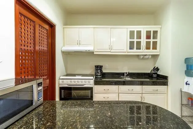 Comfort Apart Daire, 2 Yatak Odası, Havuz Manzaralı, Köşe