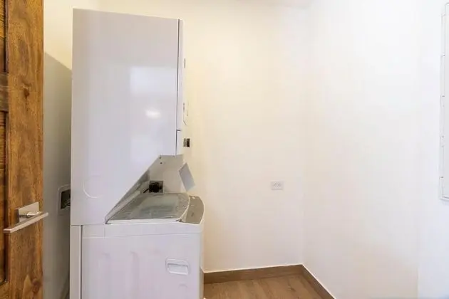 Ev