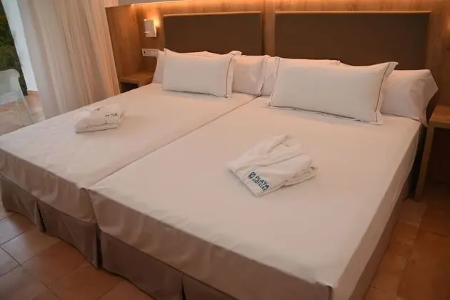 Superior Tek Büyük Yataklı Oda (with private garden)