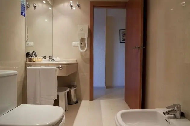 Tek Büyük veya İki Ayrı Yataklı Oda, Teras, Deniz Manzaralı