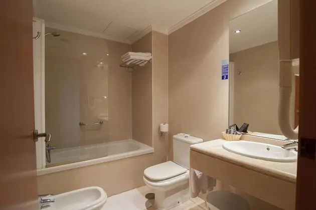 Tek Büyük veya İki Ayrı Yataklı Oda, Teras, Deniz Manzaralı