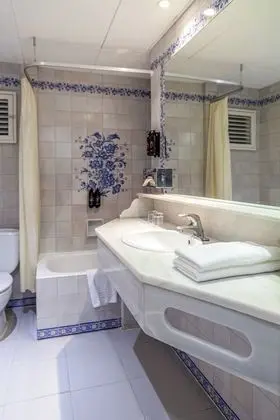 Tek Büyük Yataklı Oda, Kısmi Deniz Manzaralı