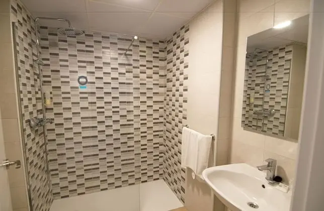 Tek Büyük Yataklı Oda (3 Adults)