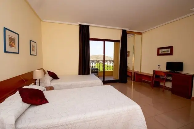 Basic Tek Büyük Yataklı Oda