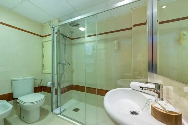 Tek Büyük Yataklı Oda, 2 Tek Kişilik Yatak
