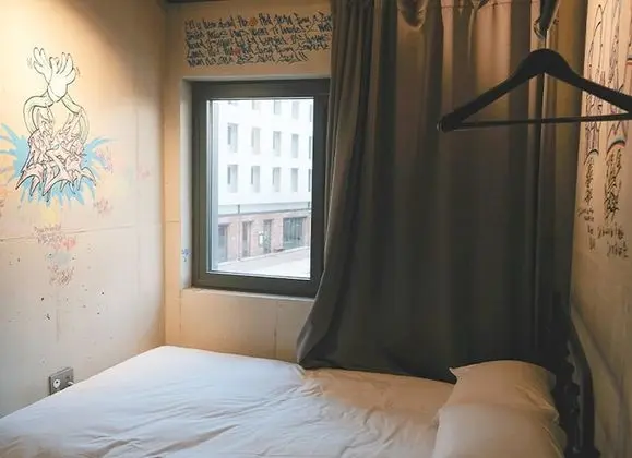 Tek Büyük Yataklı Oda (Artist Room, random assignment, 2 Pax)