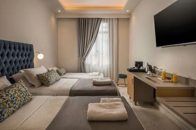 Deluxe Üç Kişilik Oda (201)