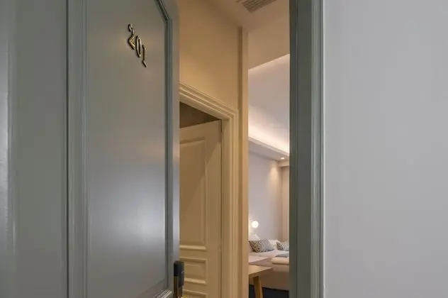 Deluxe Üç Kişilik Oda (201)