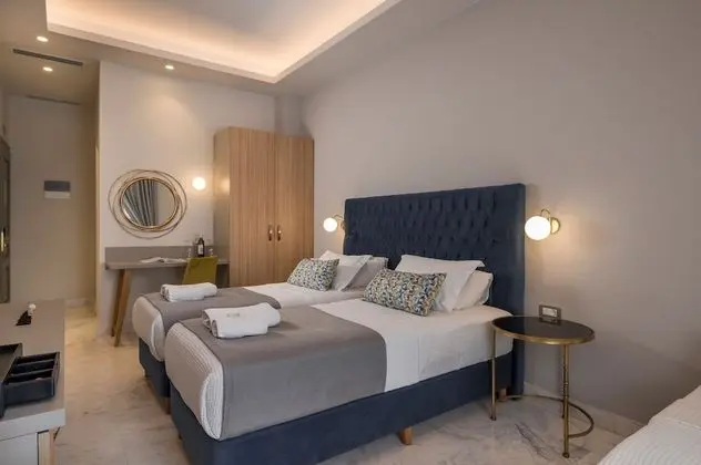 Deluxe Üç Kişilik Oda (201)