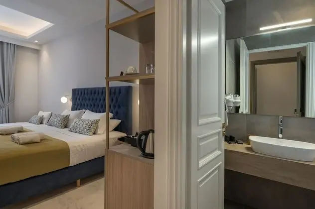 Deluxe Üç Kişilik Oda (201)
