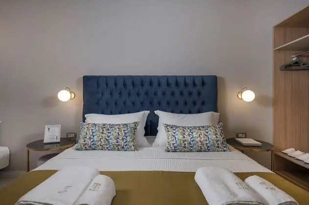 Deluxe Üç Kişilik Oda (201)