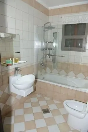 Üç Kişilik Oda