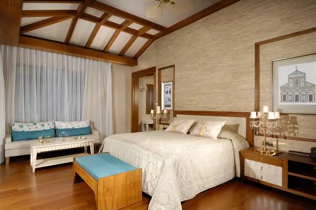 https://images.etstur.com/imgproxy/resize/2560x1440/files/images/hotelImages/etsrooms/517842/The_Plaza_Bodrum__Ex.Be_Premium__20250416093915_3.jpg