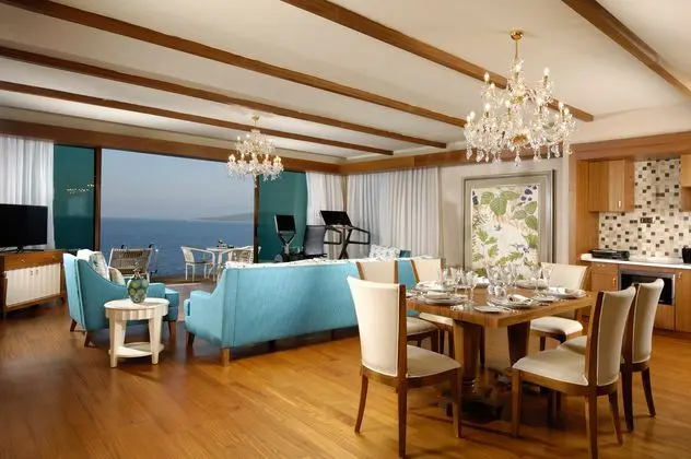 https://images.etstur.com/imgproxy/resize/2560x1440/files/images/hotelImages/etsrooms/517842/The_Plaza_Bodrum__Ex.Be_Premium__20250416093915_5.jpg