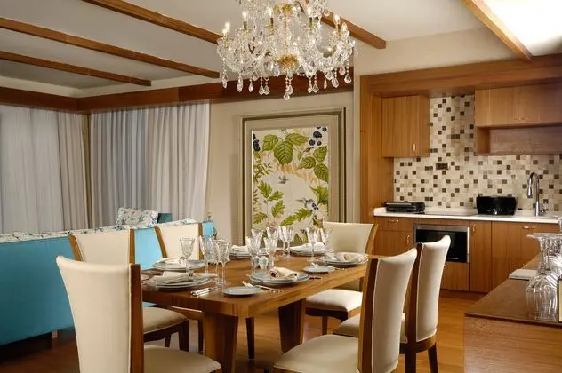 https://images.etstur.com/imgproxy/resize/2560x1440/files/images/hotelImages/etsrooms/517842/The_Plaza_Bodrum__Ex.Be_Premium__20250416093915_6.jpg