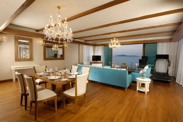 https://images.etstur.com/imgproxy/resize/2560x1440/files/images/hotelImages/etsrooms/517842/The_Plaza_Bodrum__Ex.Be_Premium__20250416093915_7.jpg