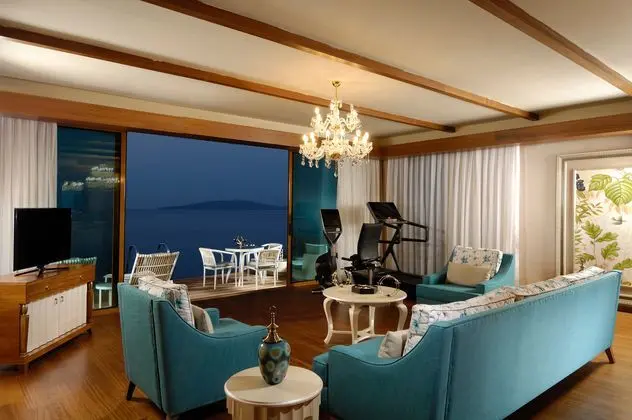 https://images.etstur.com/imgproxy/resize/2560x1440/files/images/hotelImages/etsrooms/517842/The_Plaza_Bodrum__Ex.Be_Premium__20250416093915_8.jpg