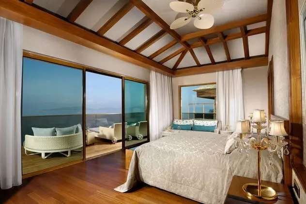 https://images.etstur.com/imgproxy/resize/2560x1440/files/images/hotelImages/etsrooms/517842/The_Plaza_Bodrum__Ex.Be_Premium__20250416095559_2.jpg