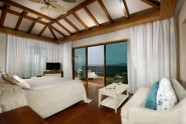 https://images.etstur.com/imgproxy/resize/2560x1440/files/images/hotelImages/etsrooms/517842/The_Plaza_Bodrum__Ex.Be_Premium__20250416095559_4.jpg