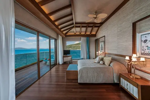 https://images.etstur.com/imgproxy/resize/2560x1440/files/images/hotelImages/etsrooms/517842/The_Plaza_Bodrum__Ex.Be_Premium__20250416095559_5.jpg
