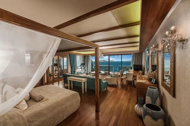 https://images.etstur.com/imgproxy/resize/2560x1440/files/images/hotelImages/etsrooms/517842/The_Plaza_Bodrum__Ex.Be_Premium__20250416095559_6.jpg