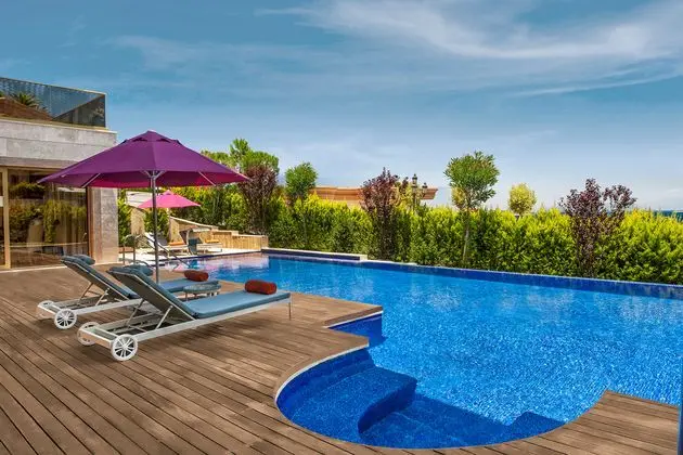 https://images.etstur.com/imgproxy/resize/2560x1440/files/images/hotelImages/etsrooms/517842/The_Plaza_Bodrum__Ex.Be_Premium__20250416100655_0.jpg