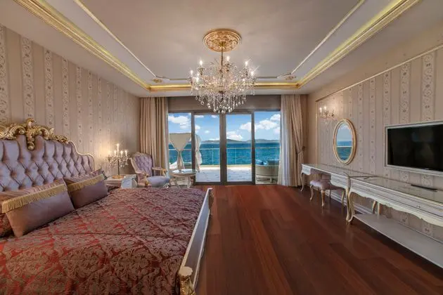 https://images.etstur.com/imgproxy/resize/2560x1440/files/images/hotelImages/etsrooms/517842/The_Plaza_Bodrum__Ex.Be_Premium__20250416100655_1.jpg