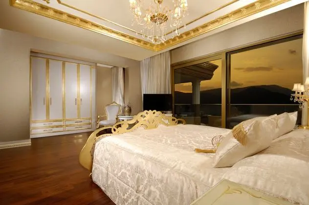 https://images.etstur.com/imgproxy/resize/2560x1440/files/images/hotelImages/etsrooms/517842/The_Plaza_Bodrum__Ex.Be_Premium__20250416100655_4.jpg