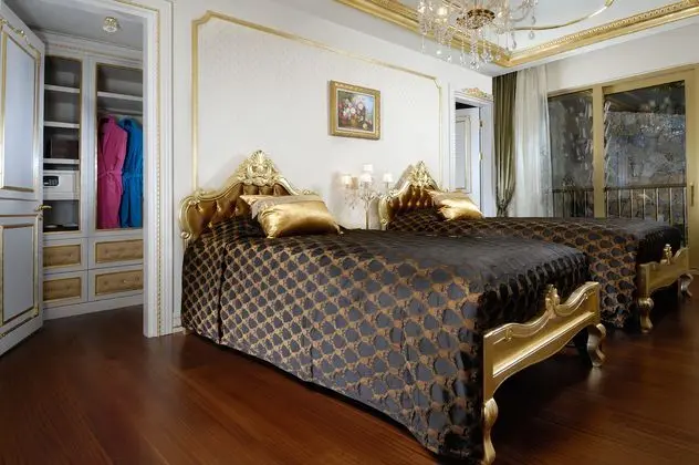 https://images.etstur.com/imgproxy/resize/2560x1440/files/images/hotelImages/etsrooms/517842/The_Plaza_Bodrum__Ex.Be_Premium__20250416100655_9.jpg