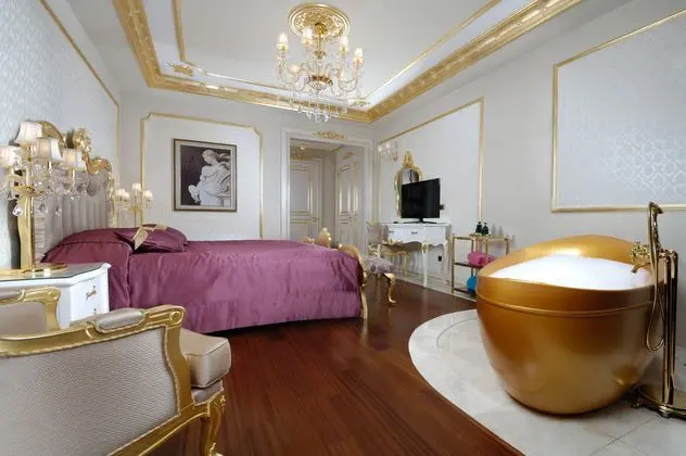 https://images.etstur.com/imgproxy/resize/2560x1440/files/images/hotelImages/etsrooms/517842/The_Plaza_Bodrum__Ex.Be_Premium__20250416101003_2.jpg