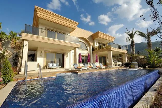 https://images.etstur.com/imgproxy/resize/2560x1440/files/images/hotelImages/etsrooms/517842/The_Plaza_Bodrum__Ex.Be_Premium__20250416101003_4.jpg
