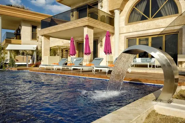 https://images.etstur.com/imgproxy/resize/2560x1440/files/images/hotelImages/etsrooms/517842/The_Plaza_Bodrum__Ex.Be_Premium__20250416101003_5.jpg