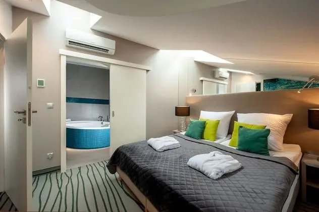 Süit, 1 Büyük (Queen) Boy Yatak