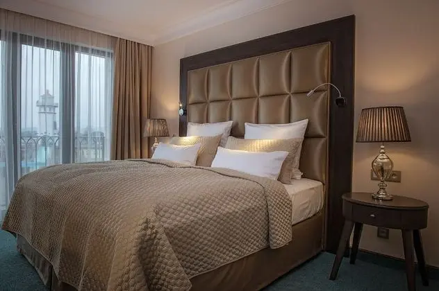 Deluxe Tek Büyük Yataklı Oda, 1 Çift Kişilik Yatak, Engellilere Uygun, Havuz Manzaralı