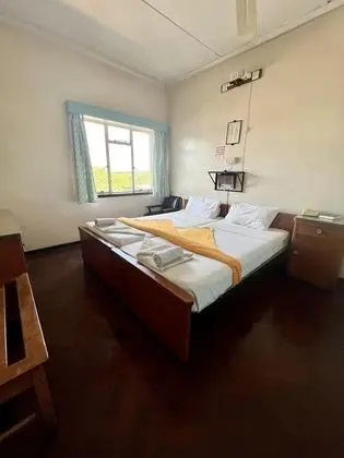 İki Ayrı Yataklı Oda, Ortak Banyo