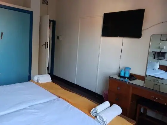 İki Ayrı Yataklı Oda, Ortak Banyo