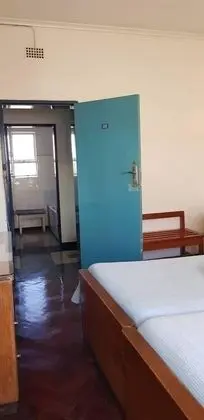 İki Ayrı Yataklı Oda, Ortak Banyo