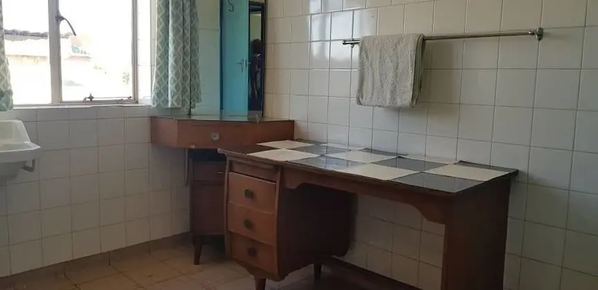 İki Ayrı Yataklı Oda, Ortak Banyo